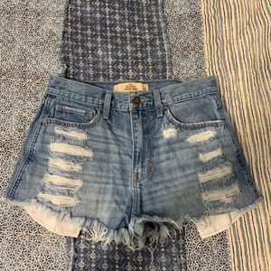 HOLLISTER VINTAGE JEAN SHORT!!